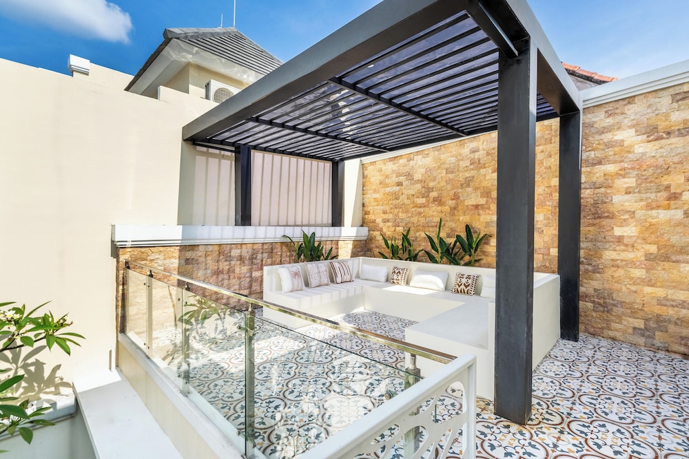 Private Pool Villa Arsy by Orivista