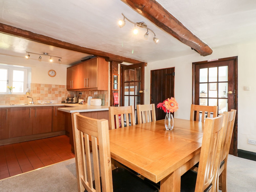 Oakham Vacations - Manor View - Property Image 1