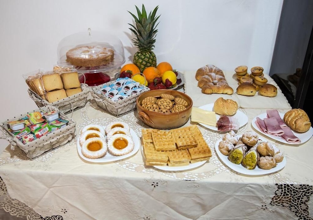 Home La Kore en Agrigento — dining