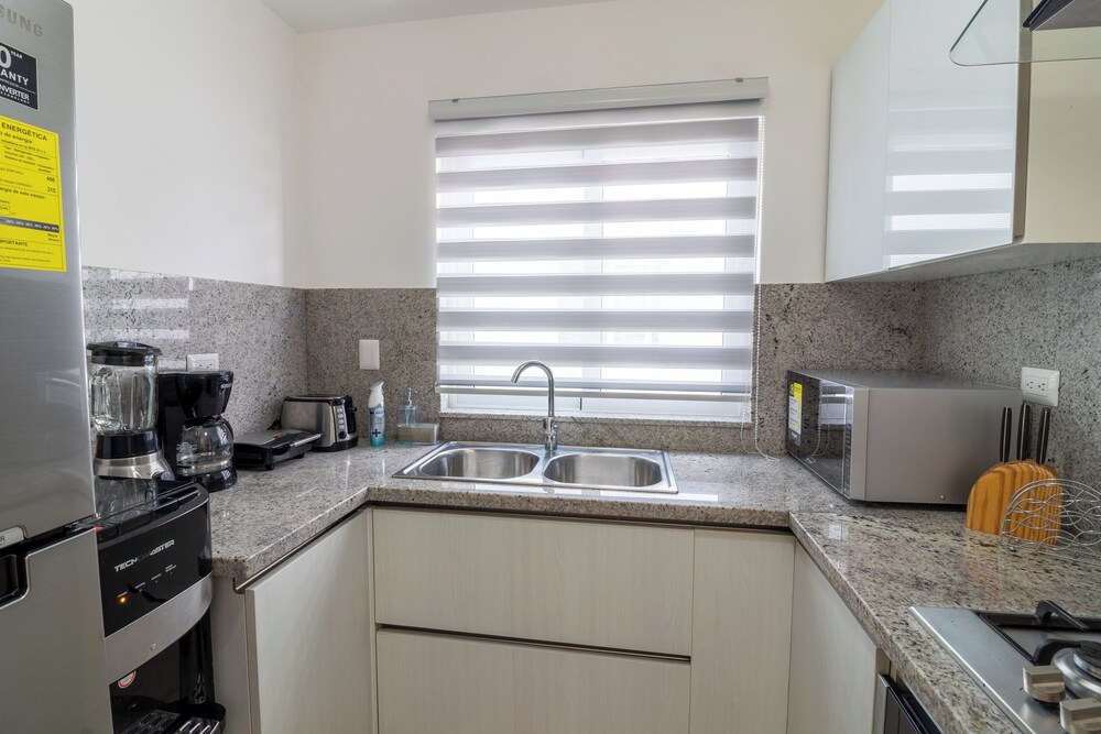 Modern 2BR Apartment - Paseo del Mar