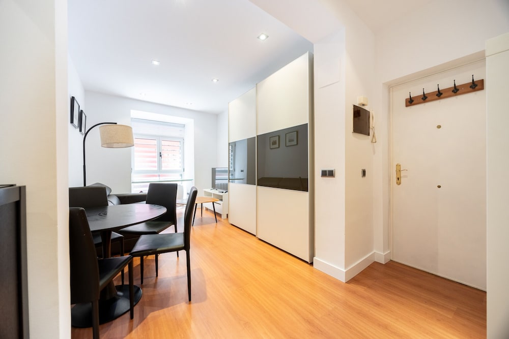 Prado in Madrid With 1 Bedrooms and 1 Bathrooms