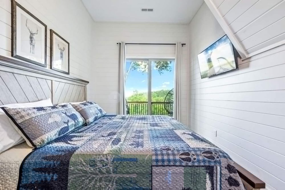 Luxury Cabin Lake Views EV Charger Game Room