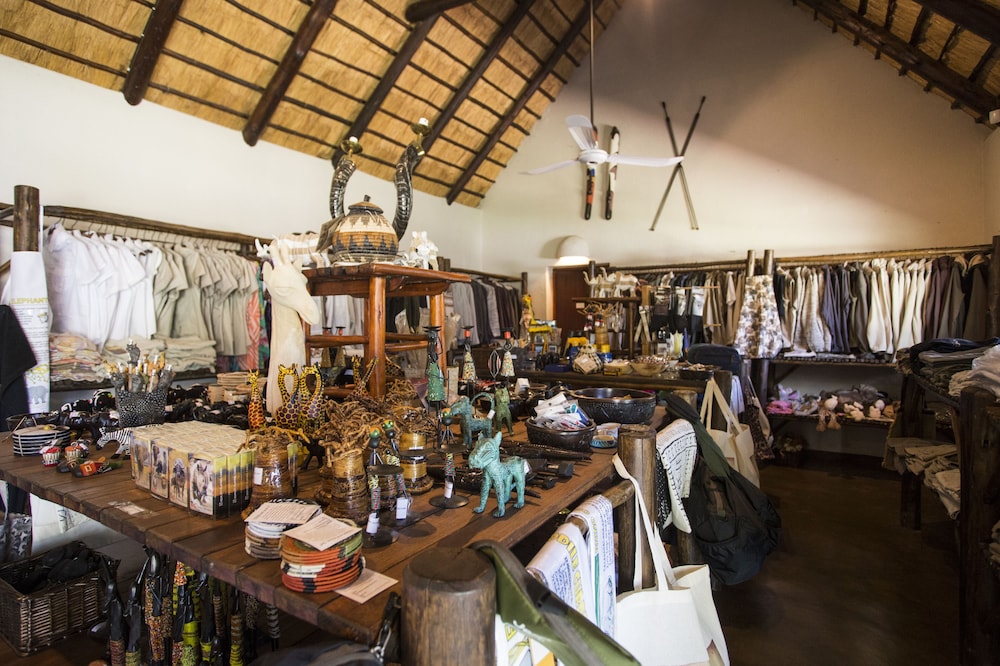 Nyati Safari Lodge