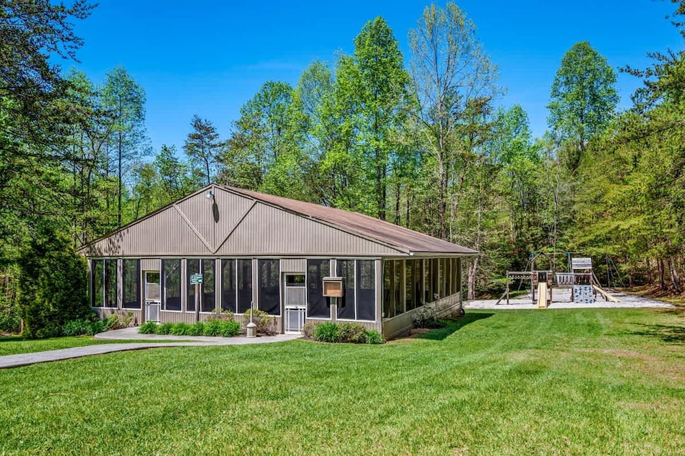 Mountain Views Full Kitchen Indoor Pool Access
