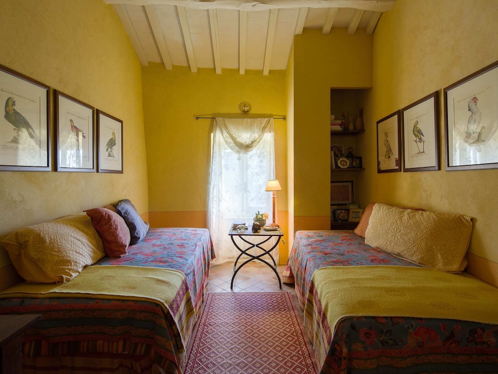 Romantic Retreat With Pool view 2