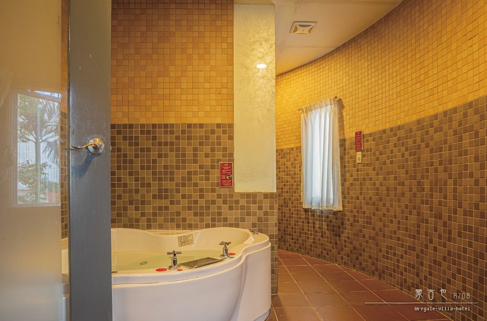 Regale Villa Hotel