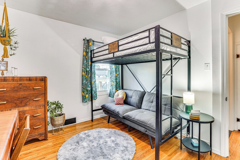 < 1 Mi to Dtwn Sioux Falls: Home w/ Private Yard view 3