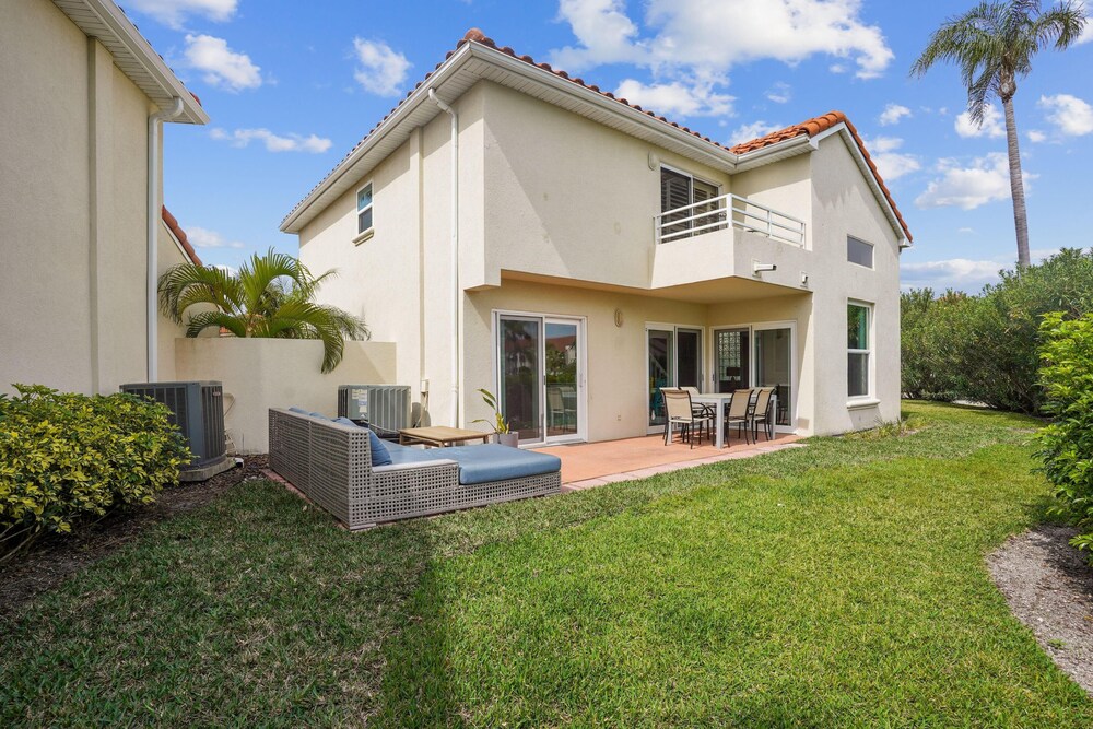 Mirada Manor