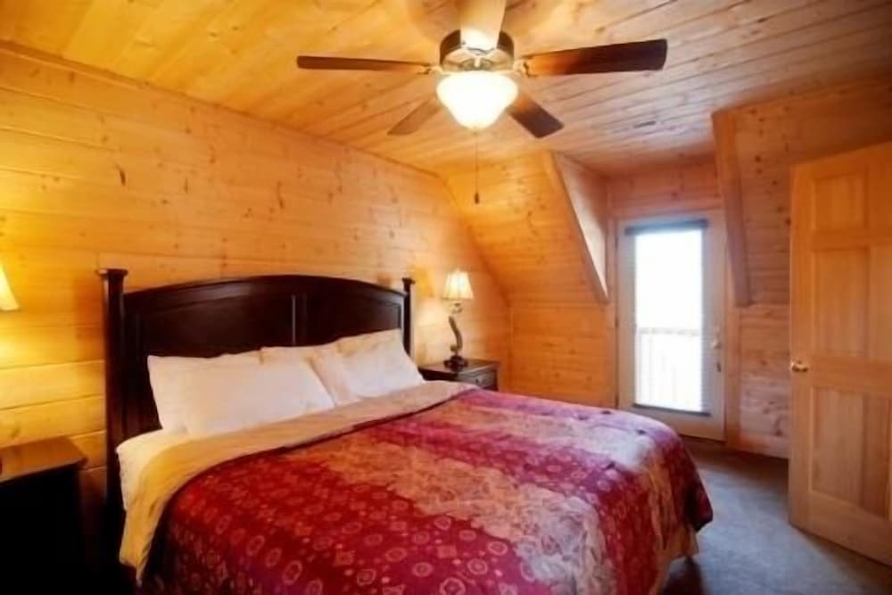 Cloud Nine - 5 Bedrooms, 5 Baths, Sleeps 16 Home by RedAwning