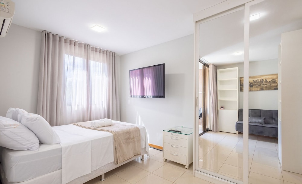 Apt With Balcony in a Condo With Pool - Clr0211
