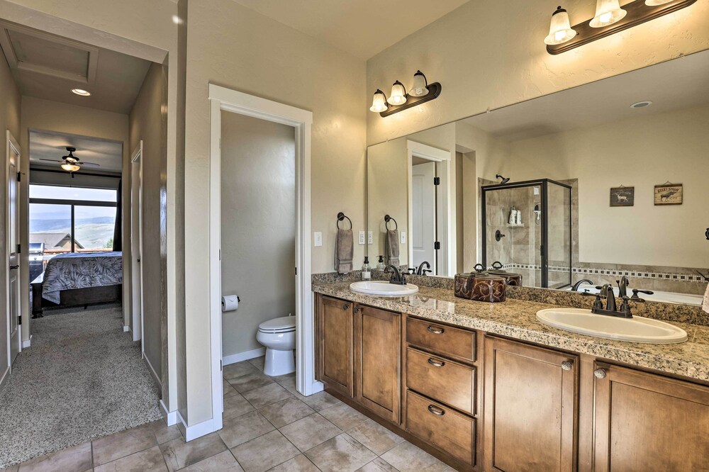 Deluxe Granby Ranch Hillside Home: Private Hot Tub