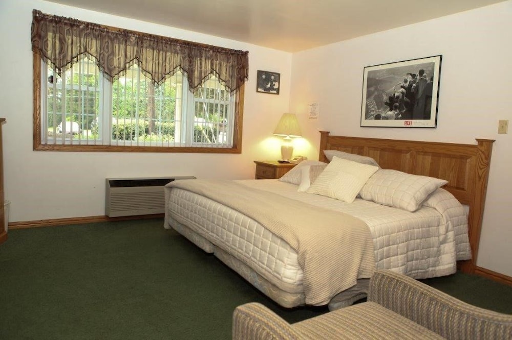 Champion Lakes Golf Resort