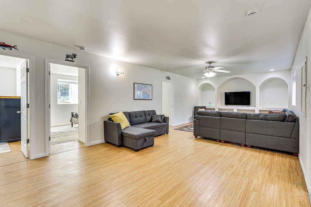 Spacious & Scenic Wasilla Getaway Near Adventures