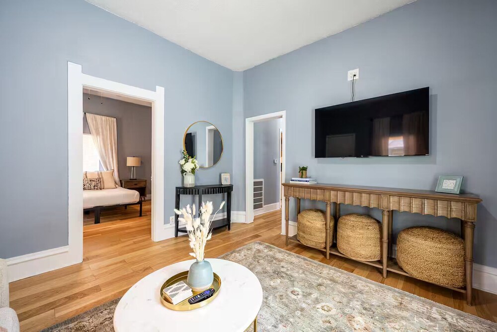 Affordable Quaint Retreat in Indianapolis
