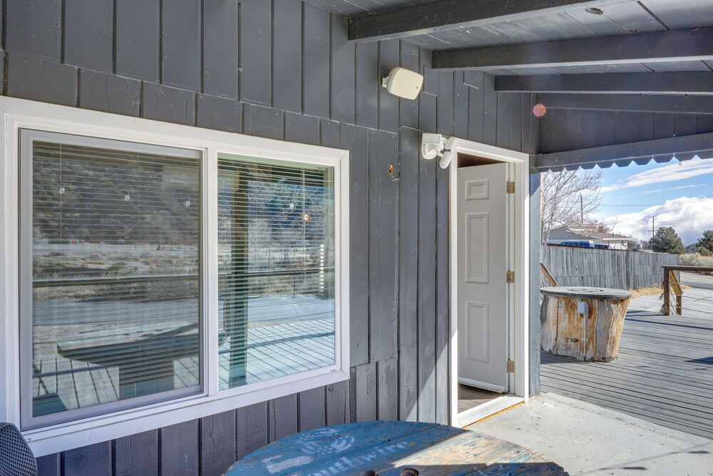 Private Deck & Views: Frazier Mountain Cabin
