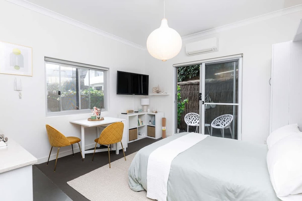 Bright Beachfront Studio With Terrace Aircon