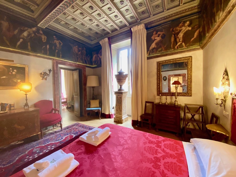 A Prince in Rome Elegant Navona Terrace Apartment