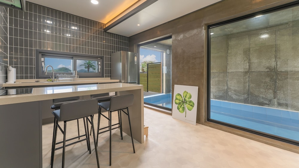 Taean Aloha Oe Pet Pool Villa