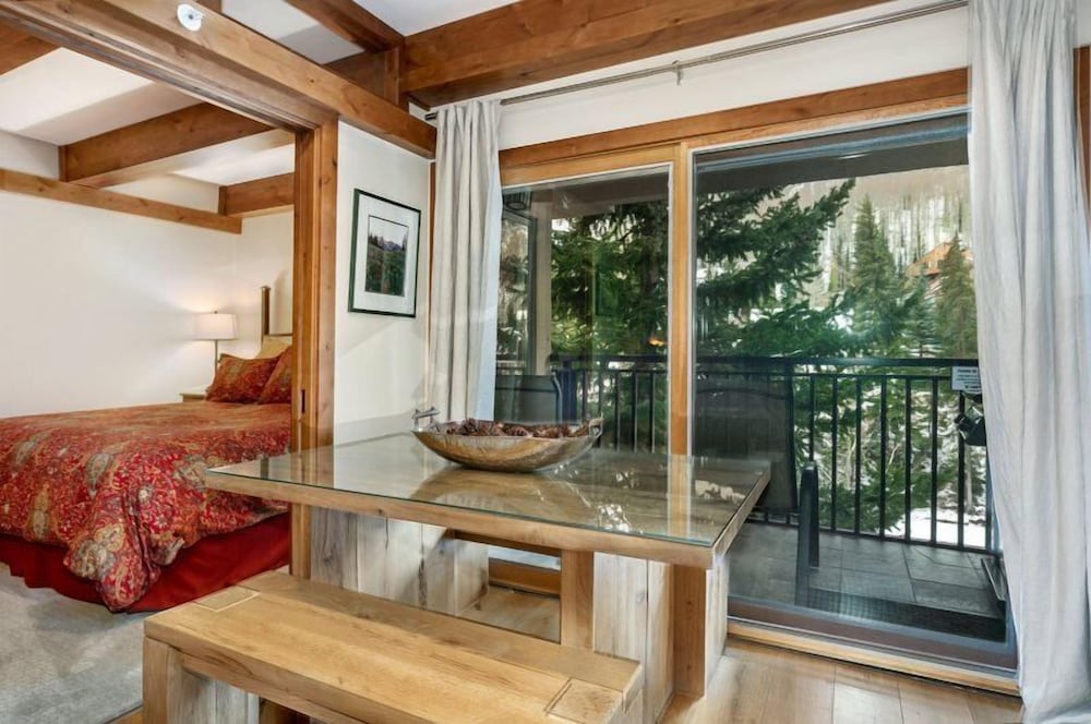 1 Bedroom Condo