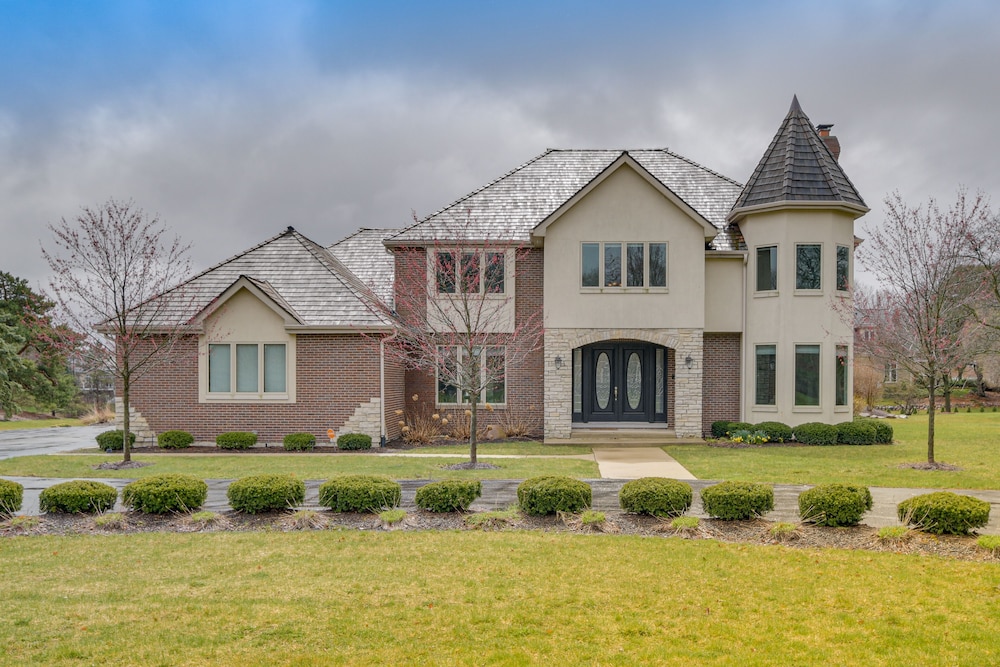 Spacious Inverness Home ~ 36 Mi to Chicago!