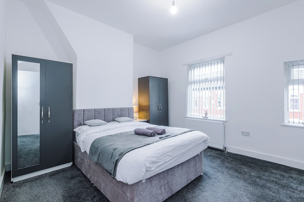 Cosy 2 bed house - 15 minutes from City