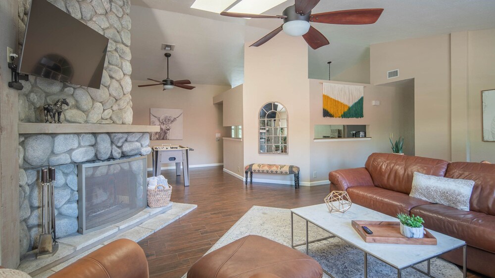 Scottsdale Gem W/pool in Private and Serene Yard!
