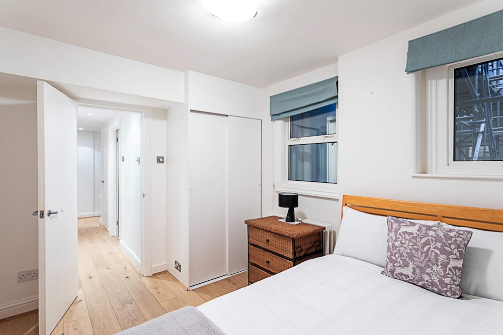 Richmond Hill Top Apartment