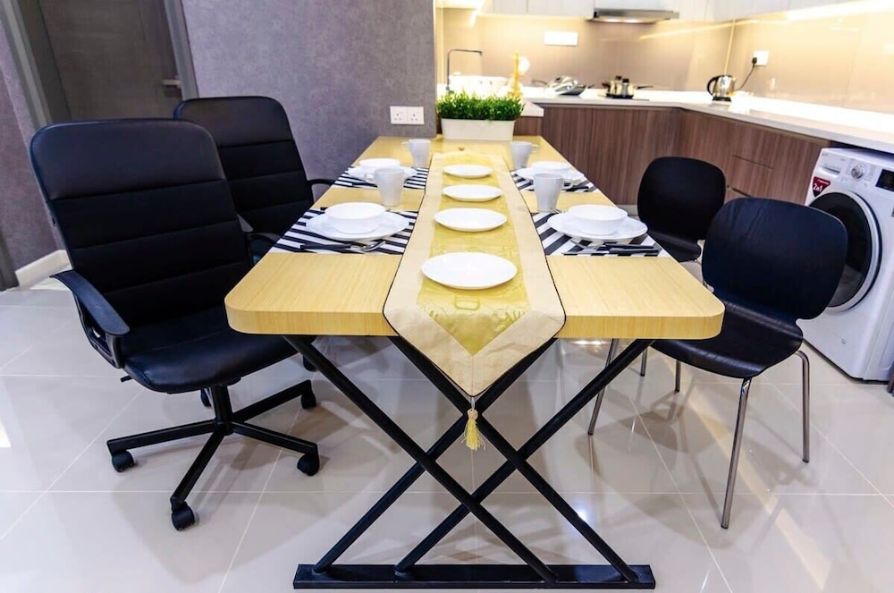 A Stylish & Cozy Suite at Suasana JB 03