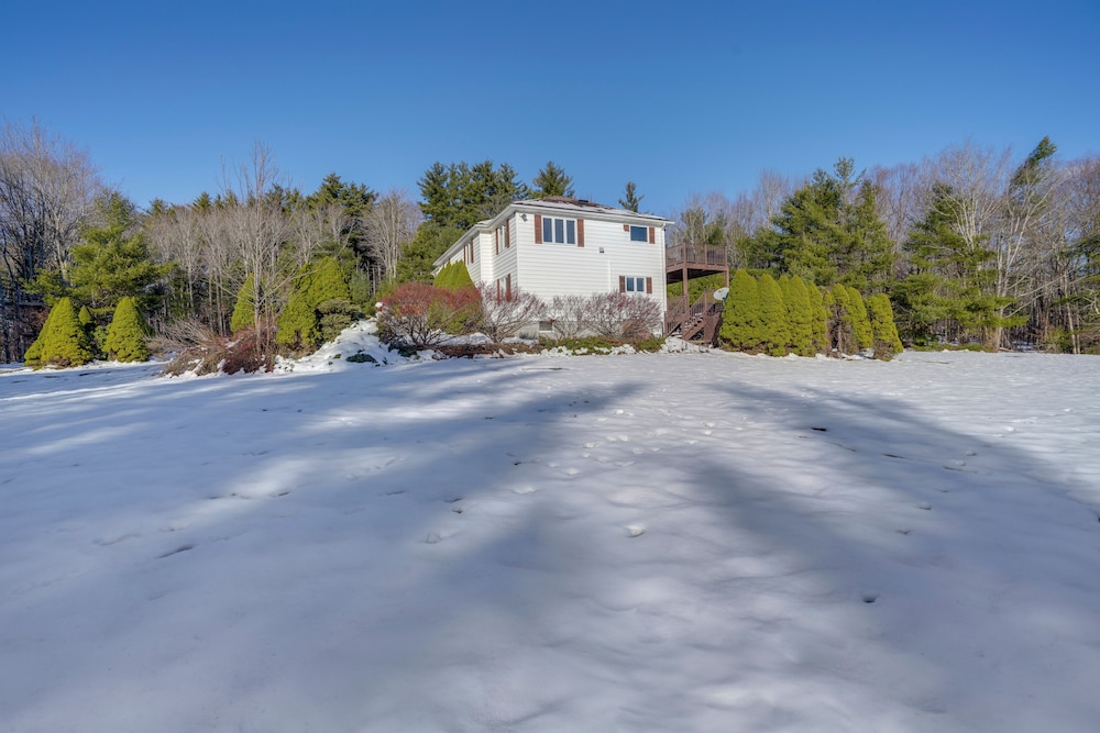 3 Mi to Colgate Lake: Mtn-view Home, Deck + Grill!