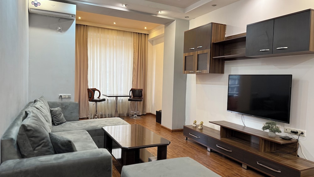 Comfortable apartments on Northern Avenue by Sweet Home