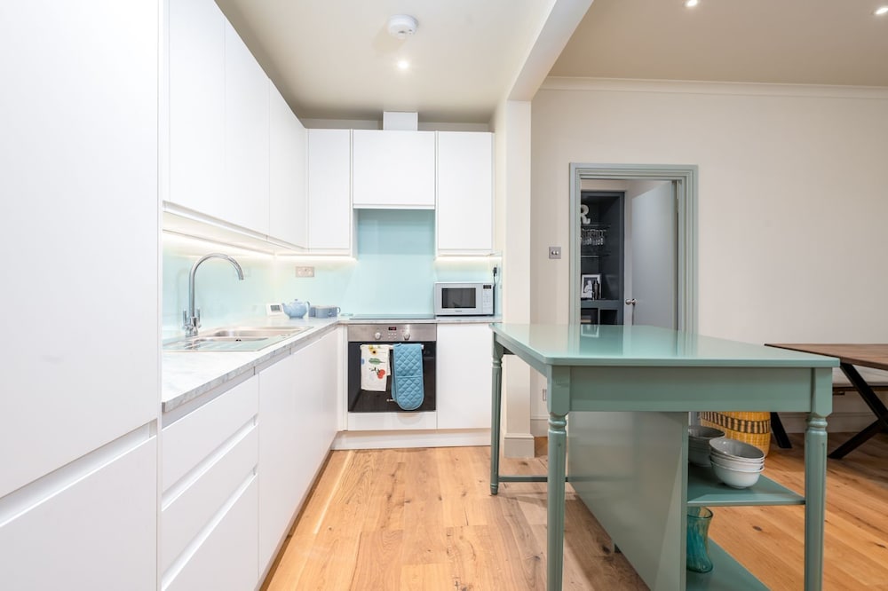 18 Wetherby Place