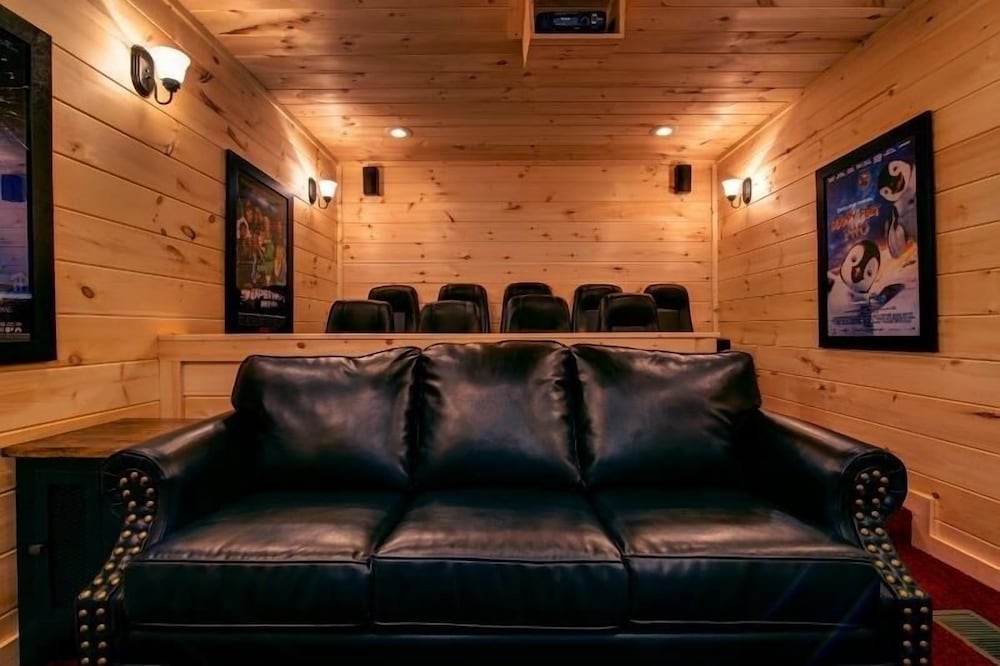 Lazy Bear Lodge - 4 Bedrooms, 4 Baths, Sleeps 14 Home by RedAwning