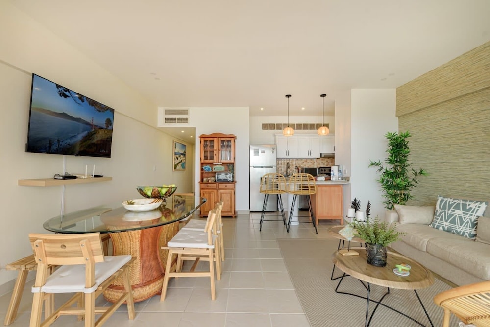Beachfront Condo Costa del Sol Sleeps 6