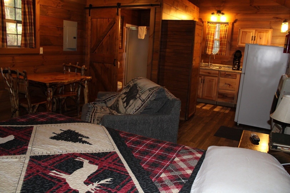 Hominy Ridge Cabins and Gift Shop