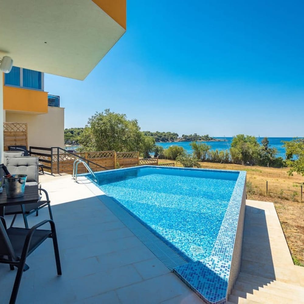 Villa Lavanda - Seaside Luxury Villa for 8 Guests
