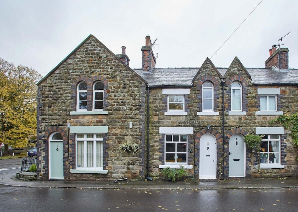 Host Stay Rosella Cottage
