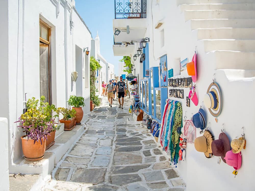 Sanders Paros Gardens