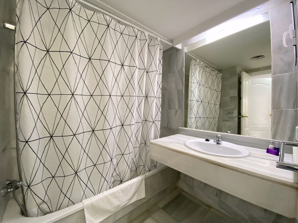2 Bedroom Quiet Area F-2