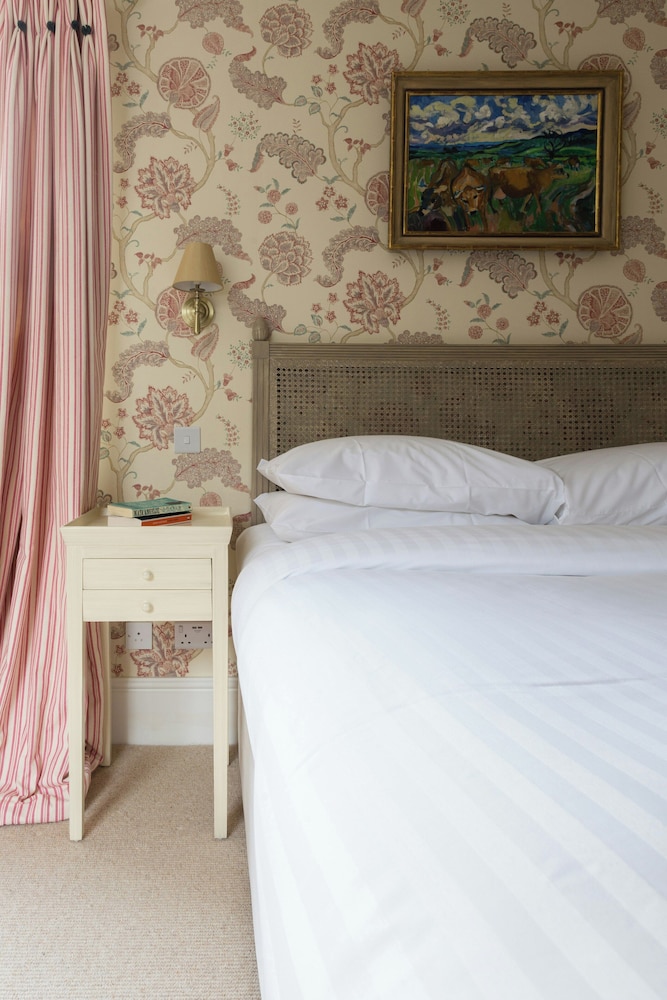 Elm Park Gardens XI by Onefinestay