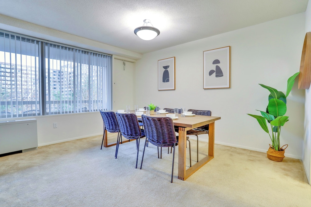 Prime Crystal City Apartments