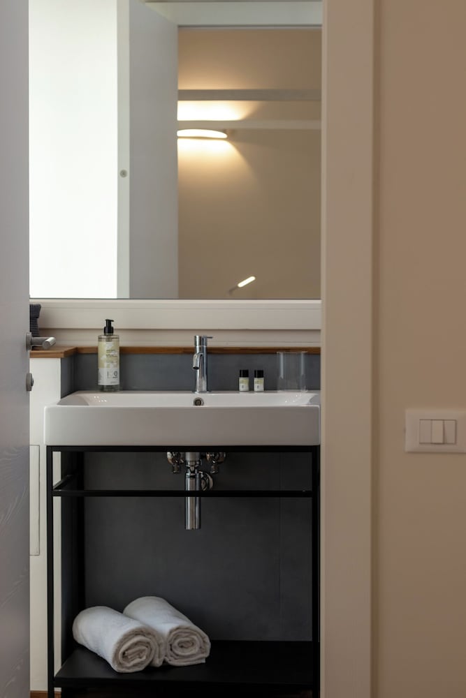 Il Faro luxury rooms & lounge