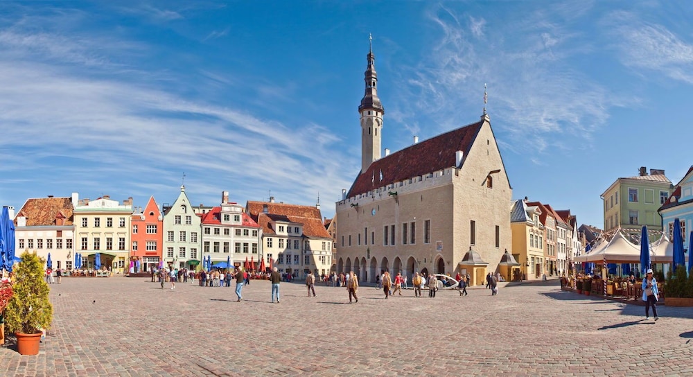 Tallinn Vacations - Tallinn Luxury Apartments with sauna and old town view - Property Image 3
