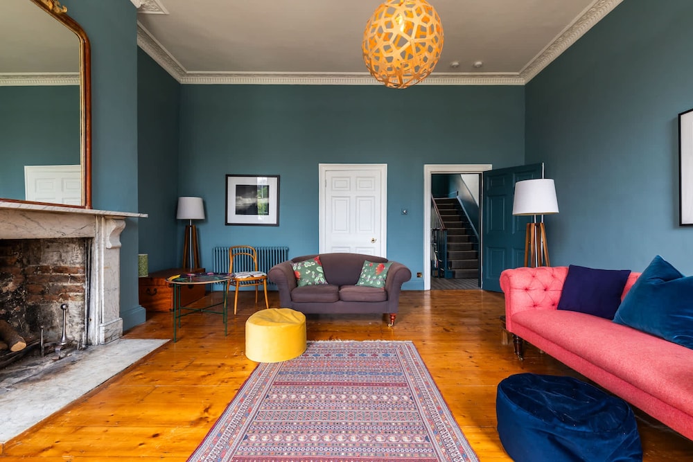 Grand Georgian Townhouse With Garden
