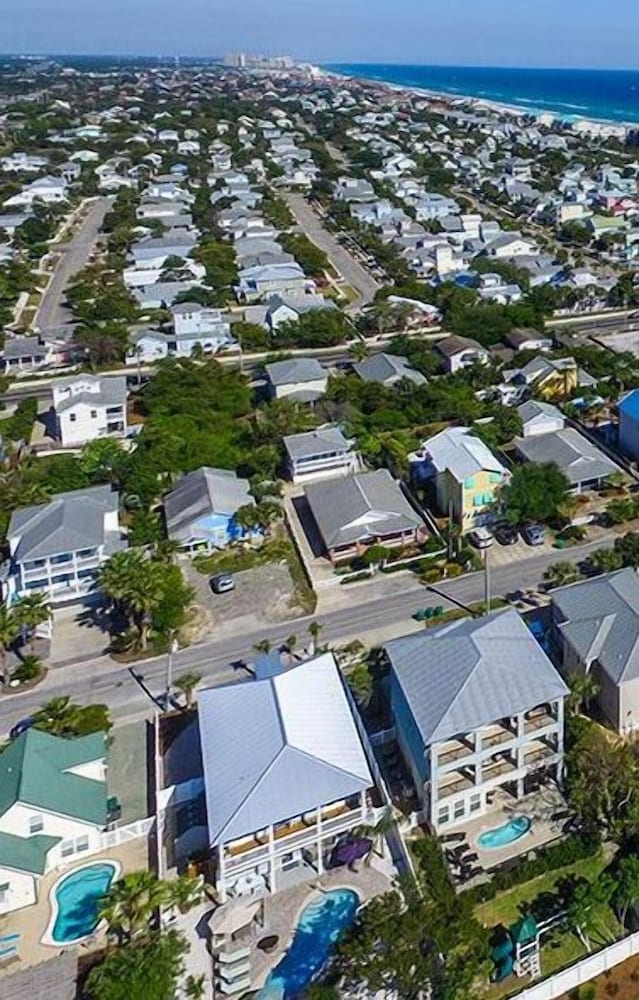 Destination Fun 9 Bedroom Holiday Home by Five Star Properties
