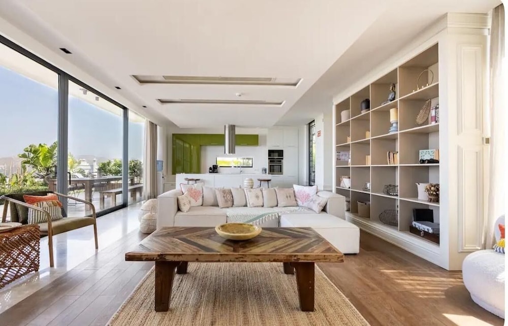 Marinhill High Luxury Property