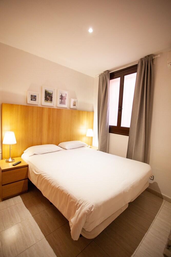 Las Ramblas Pasaje Bacardi Apartments