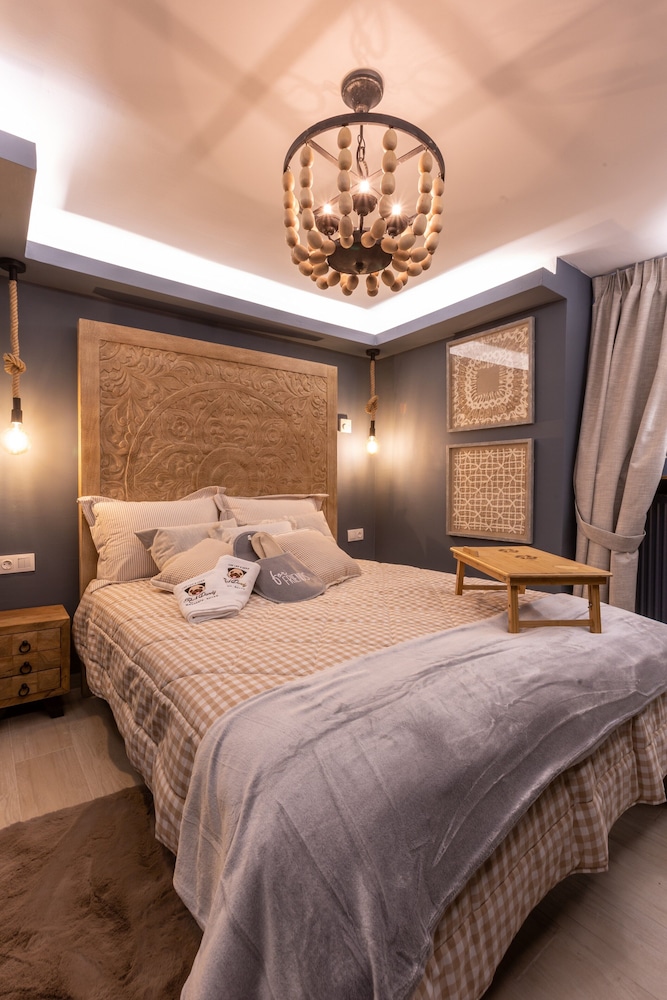 Rock Dandy La Maison De L’Ours | Top Fireplace Retreat