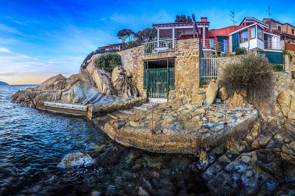 The Boat Isola d Elba