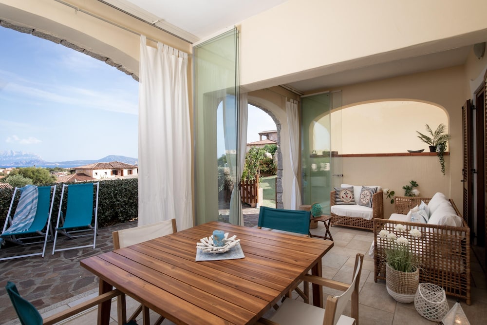 Anemone Apartment With Terrace by Wonderful Italy
