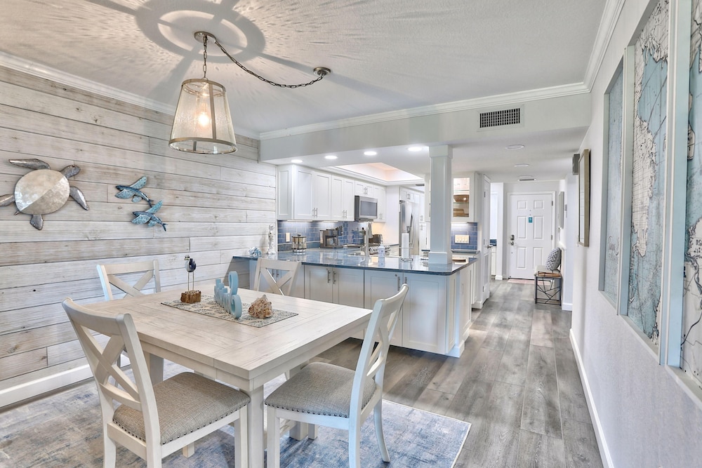 Land's End 11-302 Beach Front - Premier